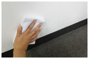 オフィスの壁掃除